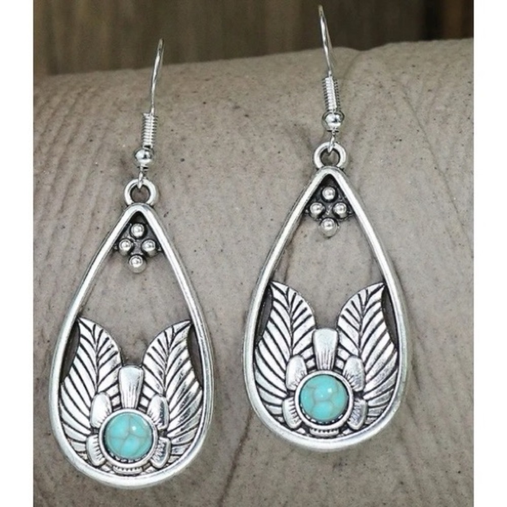 NEW The Naomi dangle Earrings Boho Turquoise color - Boutique